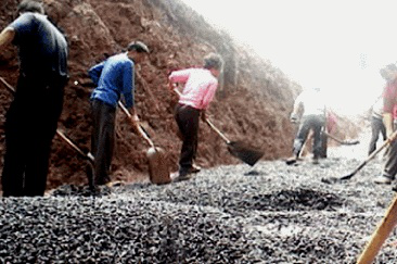 二級(jí)建造師考試市政實(shí)務(wù)知識(shí)點(diǎn)：混凝土面板模板、鋼筋安裝、攤鋪與振動(dòng)