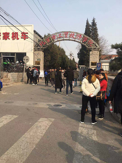 二級(jí)建造師報(bào)名審核現(xiàn)場(chǎng)—北京海淀區(qū)人事考試中心