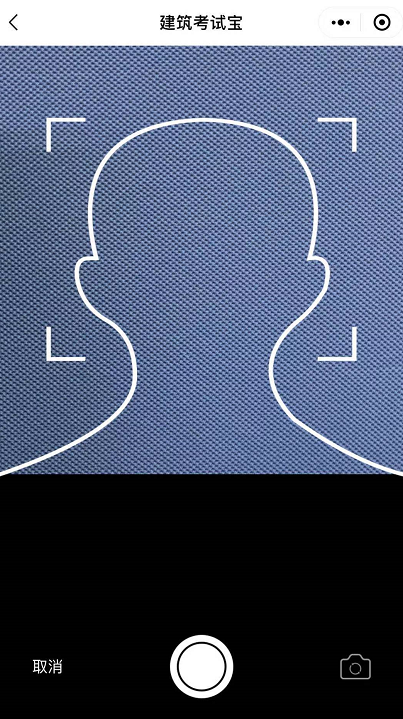 相機(jī)現(xiàn)場拍攝時(shí)，會(huì)有拍攝姿勢提示，很方便簡單